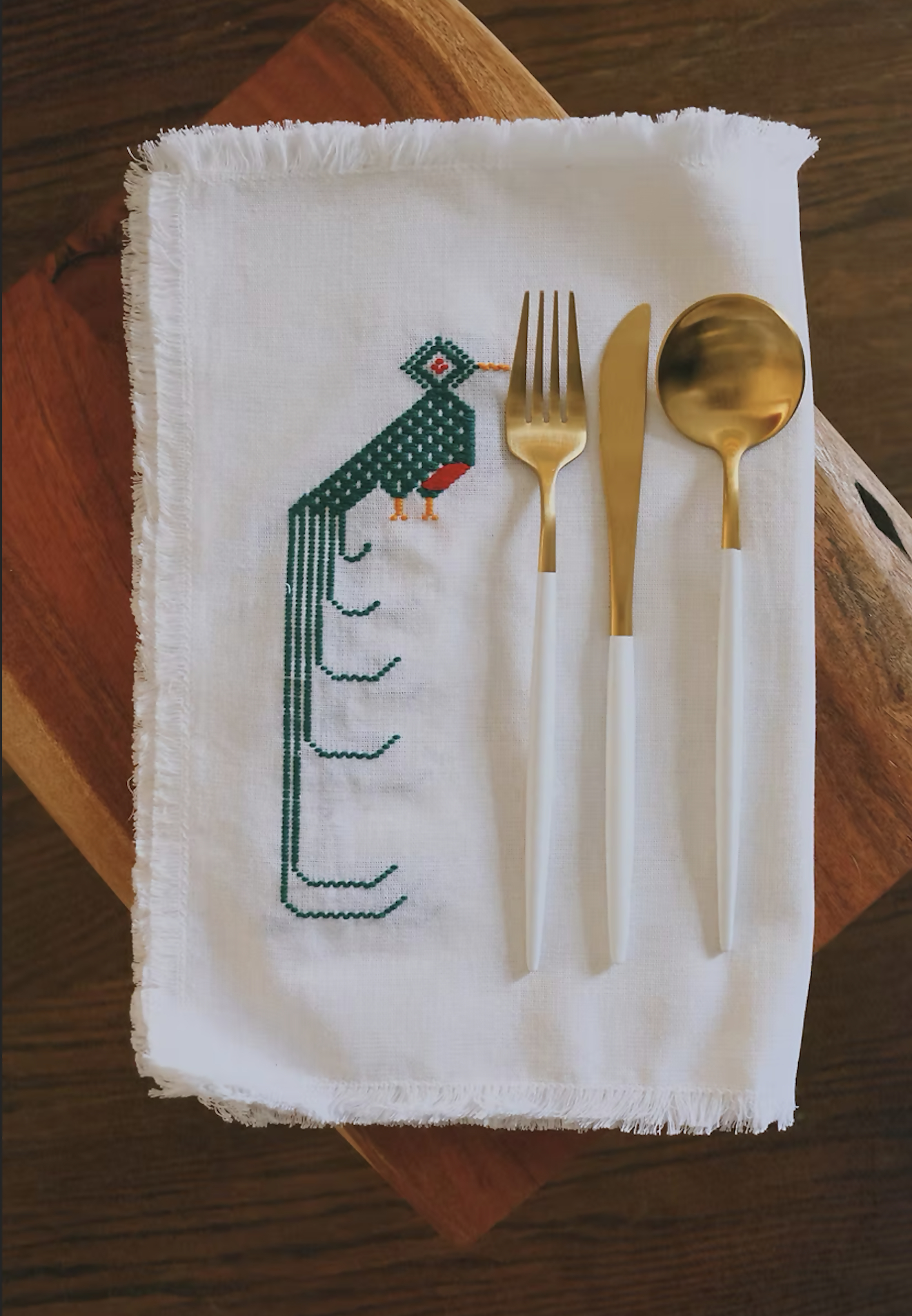 EMBROIDERED QUETZAL COTTON NAPKINS + PLACEMAT SET