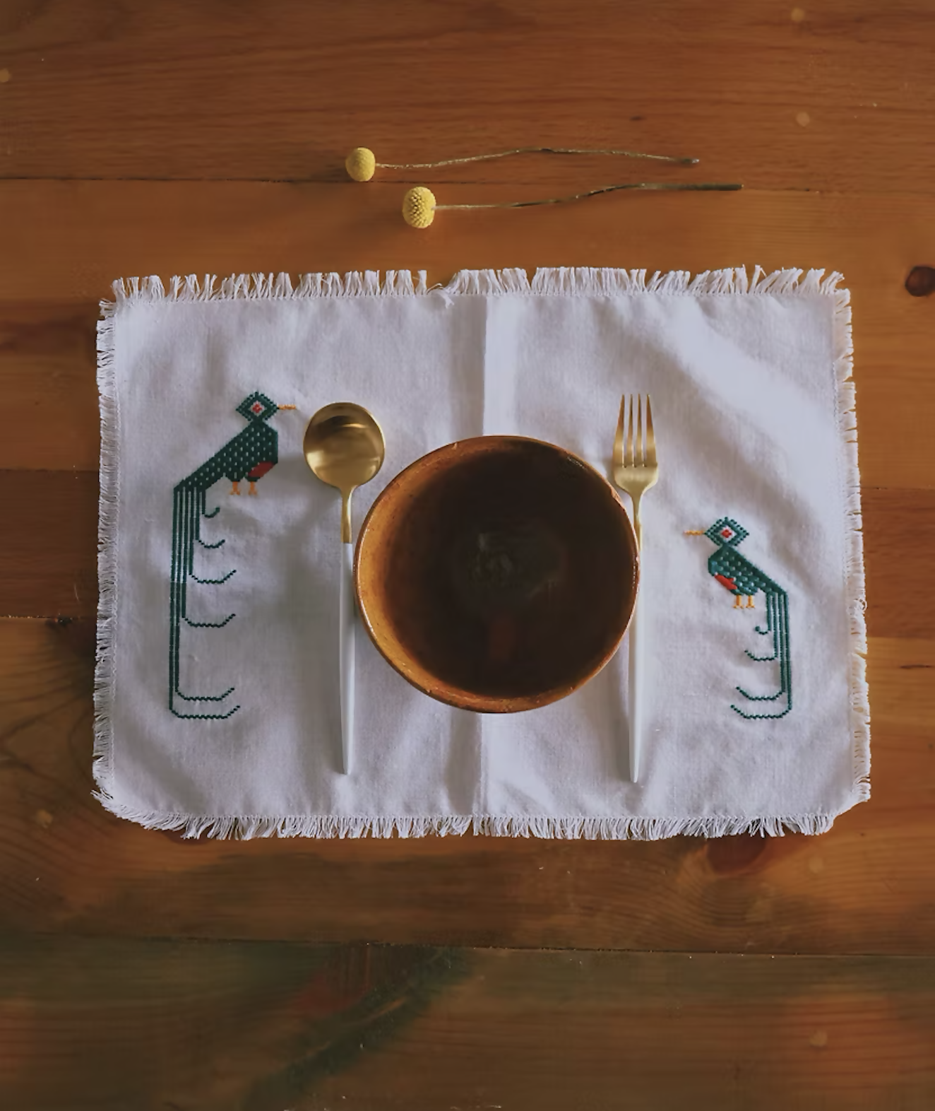 EMBROIDERED QUETZAL COTTON NAPKINS + PLACEMAT SET